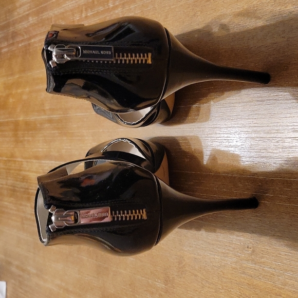 GORGEOUS MICHAEL KORS PATENT LEATHER HEELS - Picture 12 of 16